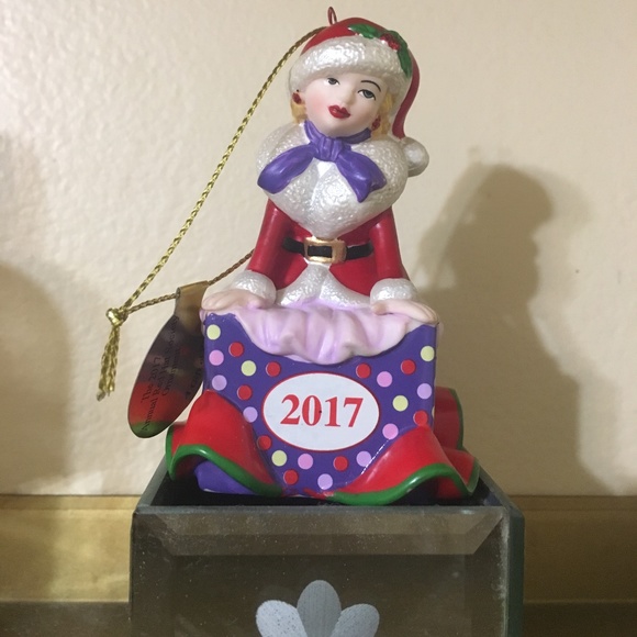 2017 Annual Red Society ornament - Picture 5 of 5